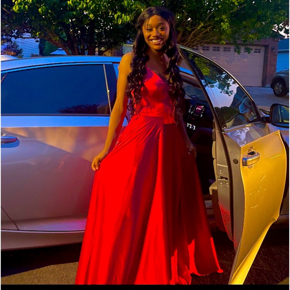 selling my prom dress 🥲 wore once ofc 💁‍♀️